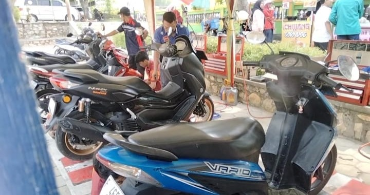 Foto kegiatan servis gratis di SMP N 1 Ngadirojo